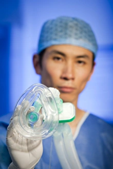 Bilder Datiert 22. November 2012: Anaesthetist