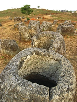 Prehistoric Burial Sites Drucke: Ancient stone jars