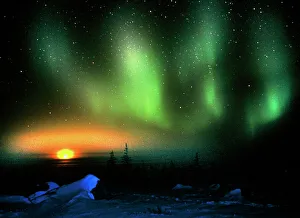 Nordlicht-Show mit eingestellter Mond