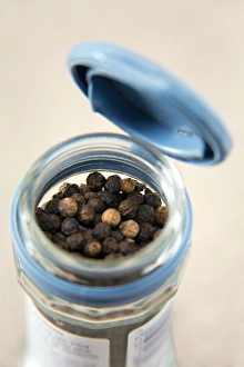 Black Peppercorns Drucke: Black peppercorns