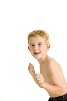 Junge mit dem Rücken zur Kamera