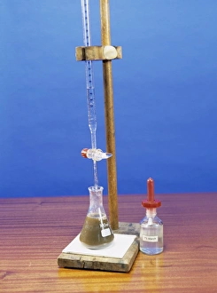 Drucke von Die Analyse von Blei-Brass, Bild 6 der 7 Bilder. Durch eine Titration wird die Prozentsatzmenge des Kupfers im Blei-Brass bestimmt Bilder Datiert 2004 November: Metallanalyse