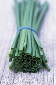 Wooden Surface Decoration Drucke: Bunch of chives