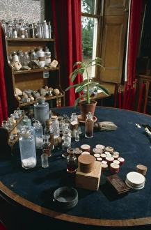 Charles Darwin Study Drucke: Chemicals and rock samples in Darwins study
