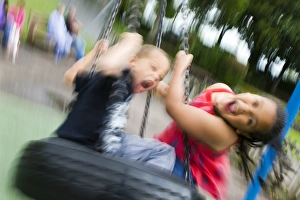 Kinder spielen