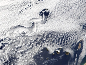 Madeira Island Photos Drucke: Clouds disrupted by islands