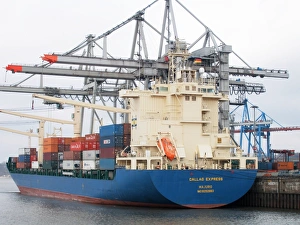 Freight Transport In Germany Drucke: Container ship and cranes