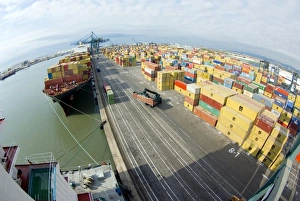Shipping Industry Drucke: Container ship and port