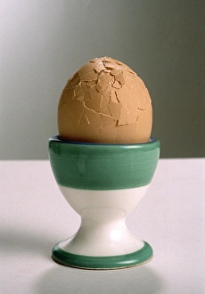 Kitchen Still Life Images Drucke: Cracked boiled egg