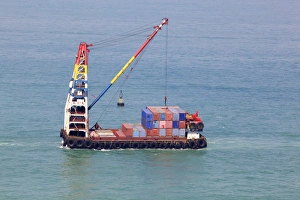 Container Shipping Drucke: Crane barge with cargo