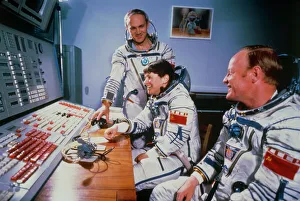 Manned Spaceflight History Drucke: Crew of Soviet Soyus T12 before launch