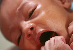 Bilder vom 21. Juli 2004: Weinender Baby