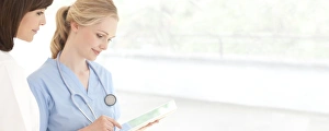 Digital Healthcare Solutions Drucke: Doctors using a tablet computer F008 / 3059