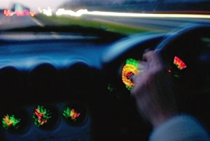 Drucke von Trinkfahrverhalten Konzeptuelle Abbildung, die den Punkt der Sicht des Fahrers zeigt, der von Alkohol oder Drogen betroffen ist Bilder Datiert 2003 Januar: Drink-driving