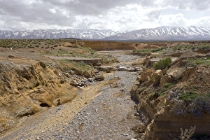 High Atlas Mountains View Drucke: Dry river in Morocco