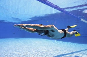 Drucke von Freediving (oder freie Tauchen) ist eine Form des Unterwasser-Tauchens ohne die Verwendung von Atemgeräten oder anderen externen Atmungsdurchlässigkeiten Bilder Datiert 2013 März: Dynamische Atemnot