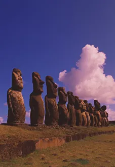 Bilder, datiert 2001: Australische Inselnstatuen