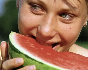 Healthy Summer Food Drucke: Eating a watermelon