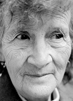 Caucasian Senior Citizen Drucke: Elderly womans face