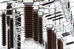Ceramic Insulators Drucke: Electrical substation ceramic insulators