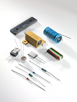 Drucke von Elektronische Komponenten einschließlich Widerstände, Transistorleitern, Kondensatoren und integrierten Schaltkreisen Bilder Datiert 2011 August: Elektronische Komponenten