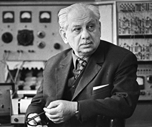 Drucke von Elepter Luarsabovich Andronikashvili (1910-1989), sowjetischer Physiker im Laboratorium Bilder Datiert 2008 September: Elepter Andronikashvili, sowjetischer Physiker