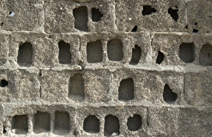 Weathered Stone Wall Drucke: Eroded block wall