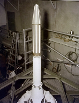 Drucke von Der erste erfolgreiche künstliche Satellit der Amerika war Explorer 1 und wurde im Rumpf eines Jupiter C-Raketen auf die richtige Position gebracht Bilder Datiert 2007 Februar: Entdecker 1