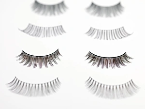 White Background Beauty Products Drucke: False eyelashes