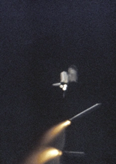 Drucke von Erster Weltraumshuttlestart. Erster Start des Weltraumshuttles Columbia mit den beiden festen Raketenantriebssystemen nach dem Abwerfen Y Drucke: Erster Weltraum-Shuttle-Lauf C014/4704