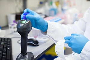 Deoxyribonucleic Acid (DNA) Drucke: Genetic analysis, scanning samples C019 / 0258