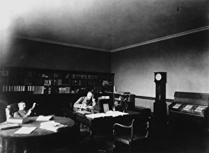 Drucke von David Gill in seinem Studium im Kap-Observatorium, Südafrika (1843-1914). Im Jahr 1879 wurde er zum Astronomen von Her Majesty ernannt und blieb bis zu seiner Pensionierung im Jahre 1906 Bilder Datiert 2012 Oktober: Gill im Kap-Observatorium-Studium