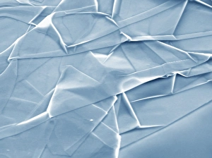 Drucke von Graphen. Farbenfrohes Elektronenmikroskopbild eines gekrumpelten Schichts von Graphen Bilder Datiert 2009 Mai: Gräfenstoff, SEM