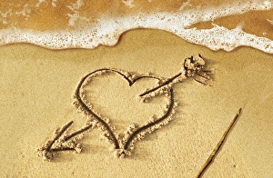 Heart In Sand Drucke: Heart in the sand, artwork