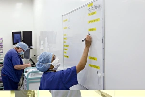 Hip Replacement Surgery Drucke: Hip replacement surgery C013 / 4965