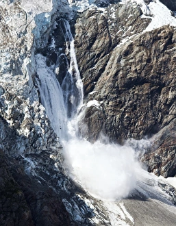 Grindelwald Switzerland Drucke: Ice avalanche