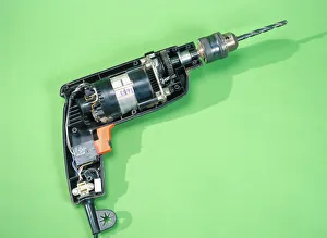 Drucke von Elektrischer Bohrer geöffnet, um seine Innenseite zu zeigen Bilder Datiert 2006 August: Innere Teile eines elektrischen Bohrers