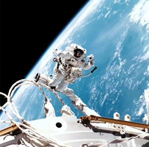 Weltraumspaziergang Drucke: Raumschuhausgang