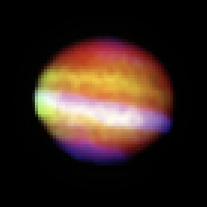 Drucke von Jupiter konzentrieren sich mit einer IR-Bildung von der SOFIA-Teleskopanlage (19,7 und 31,5 bzw. 37,1 Mikrometer Wellenlänge). Die Flugbahn des Telescopes ist auf eine Boeing 747 SP montiert worden Bilder Datiert 2012 Februar: Jupiter, erste SOFIA-Bild