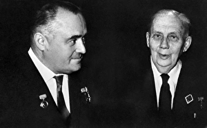 First Man In Space Drucke: Korolev and Sheremetyev, Soviet engineers
