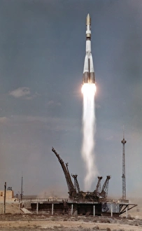 Vladimir Komarov Cosmonaut Drucke: Launch of Voskhod-1