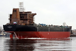 Maritime Industry Drucke: Launching a tanker