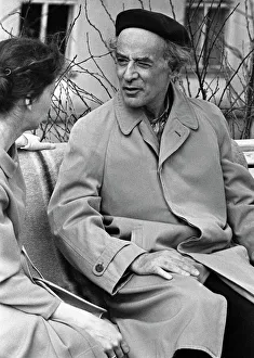 Drucke von Lev Davidovich Landau (1908-1974), sowjetischer Physiker im Gespräch beim Spaziergang. Lev Davidowitsch Landau wurde 1910 geboren und starb 1974 Bilder Datiert 2008 September: Lew Landsberg, sowjetischer Physiker