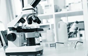 Science Laboratory Equipment Drucke: Light microscope F007 / 0356
