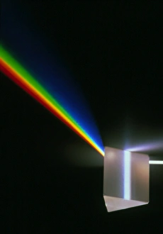 Bilder Datiert 22. Juli 2002: Das Licht, das durch ein Dreiecksprismen hindurchgeht