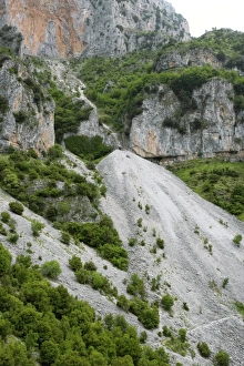 Limestone Rock Formations Europe Drucke: Limestone scree slopes in Greece