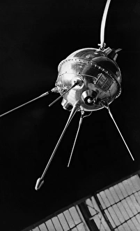 Drucke von Luna 2 Raumfahrzeug. Dieses unbemannte sowjetische Raumfahrzeug wurde am 12. September 1959 gestartet. Am 13. September 1959 wurde es zum ersten Raumfahrzeug, das den Mond traf Bilder Datiert 2003 Juni: Luna 2 Raumfahrzeug