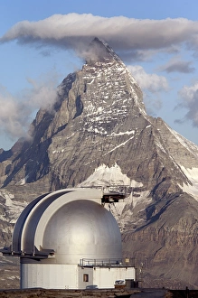Matterhorn Mountain Drucke: Matterhorn and observatory