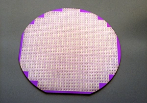 Bilder Datiert 22. Oktober 2012: Mikrochip auf einer Siliziumwaage