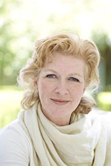 Woman In Lab Coat Drucke: Woman